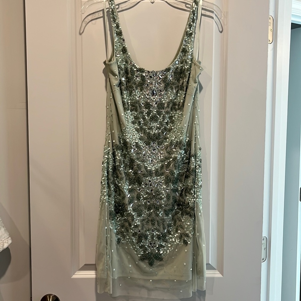 Adrianna Papell size 8 beautiful green sequined dress